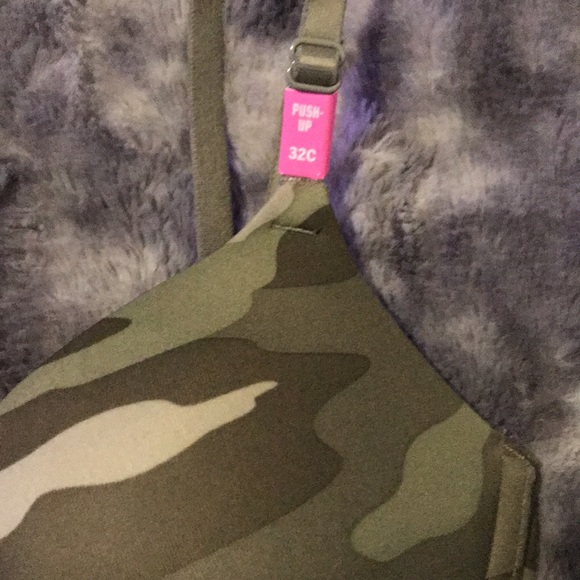 BRA size 32C FROM PINK VICTORIA’s SECRET IN CAMO - Picture 3 of 5